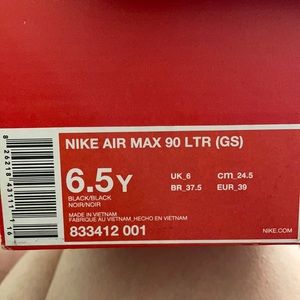 Black Nike air maxes 6 1/2 youth
